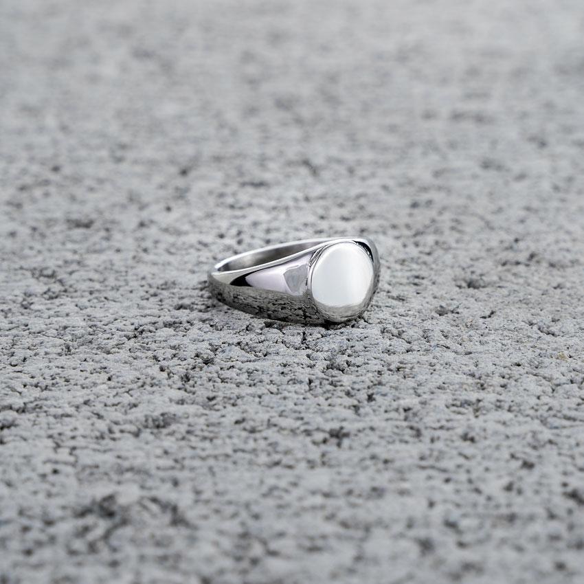 ROUND SIGNET RING
