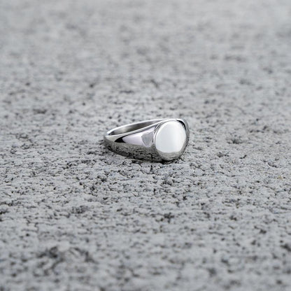 ROUND SIGNET RING