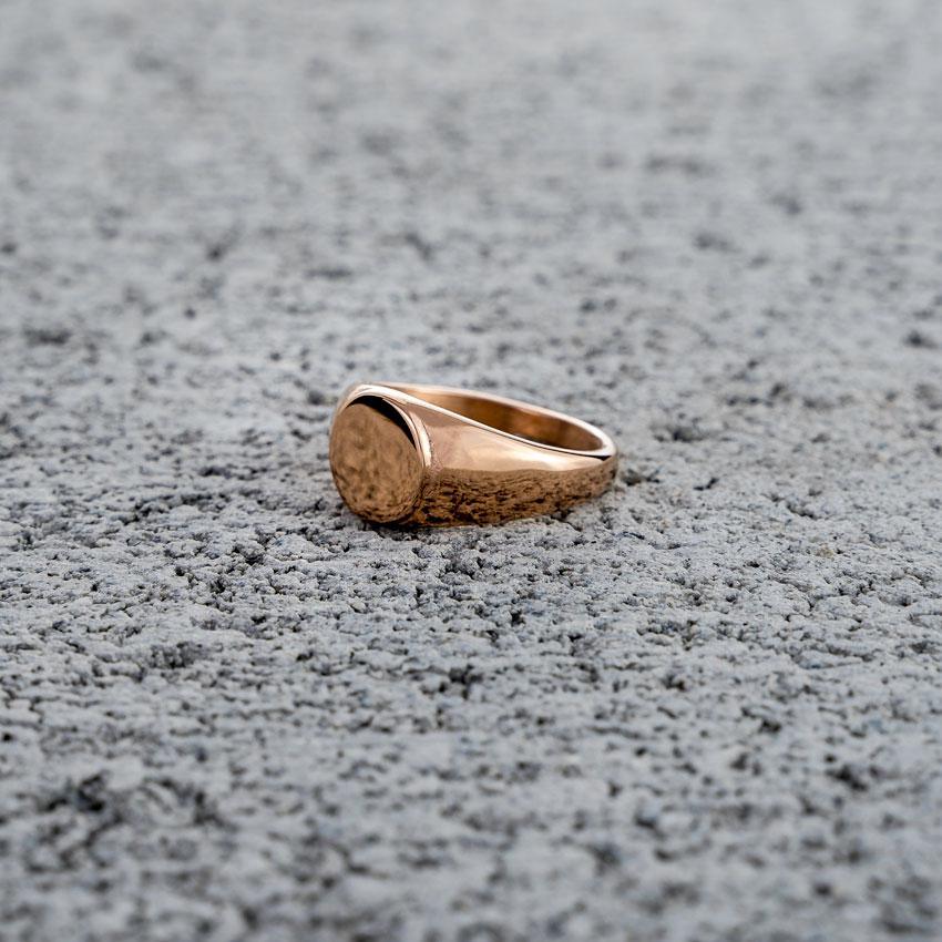 ROUND SIGNET RING